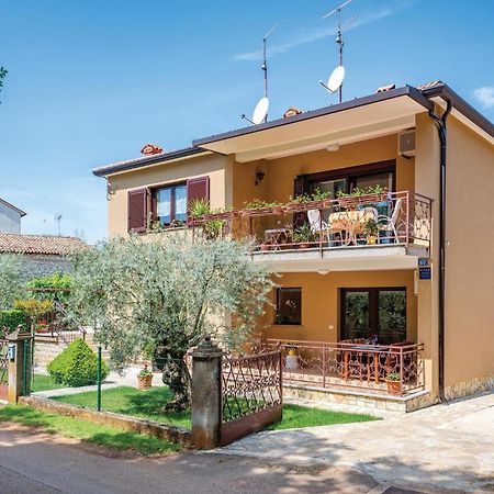 Stunning Apartment In Umag With Wifi Екстериор снимка