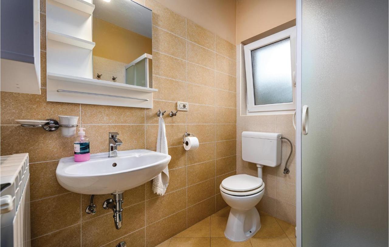 Stunning Apartment In Umag With Wifi Екстериор снимка