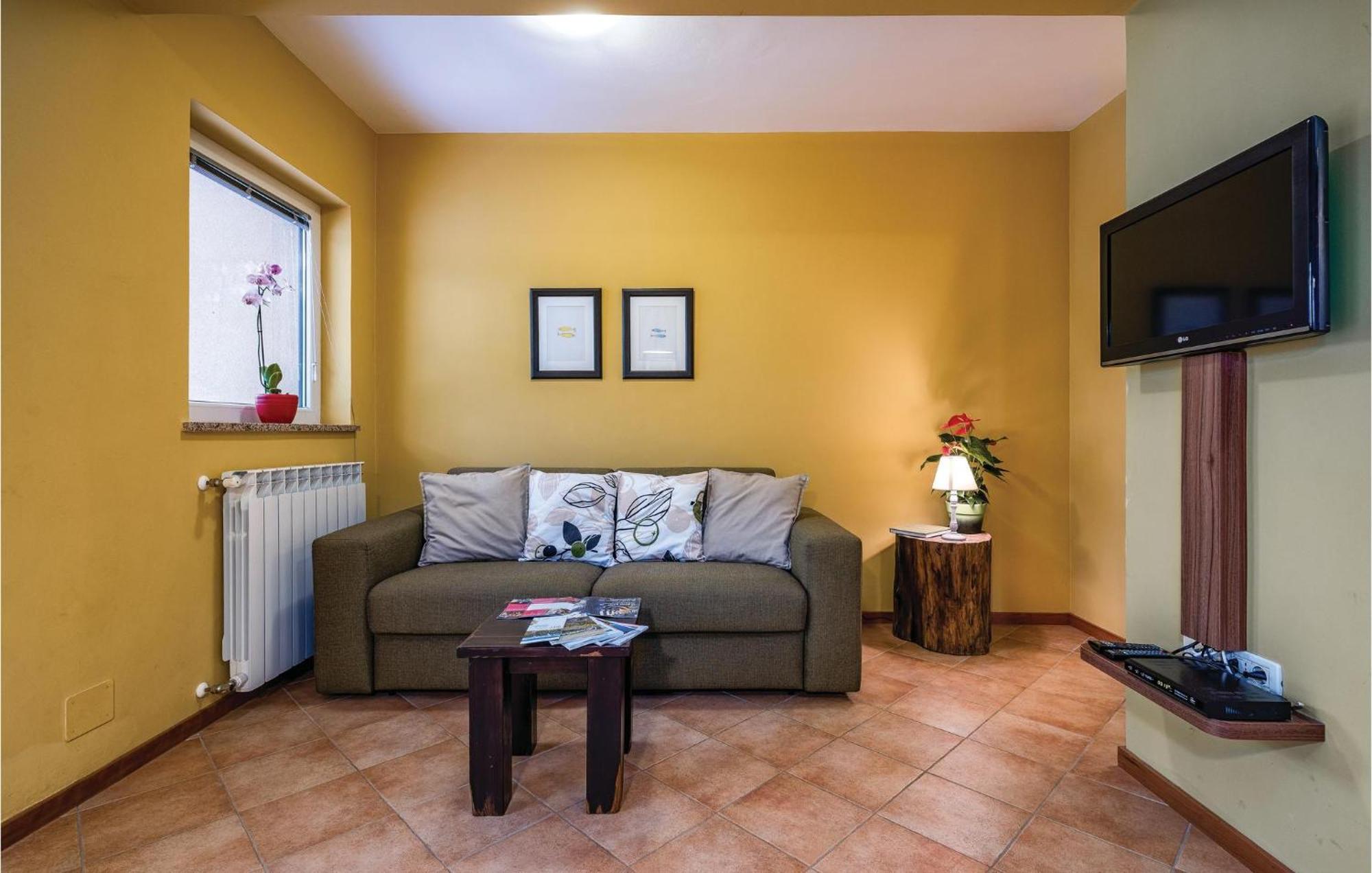 Stunning Apartment In Umag With Wifi Екстериор снимка