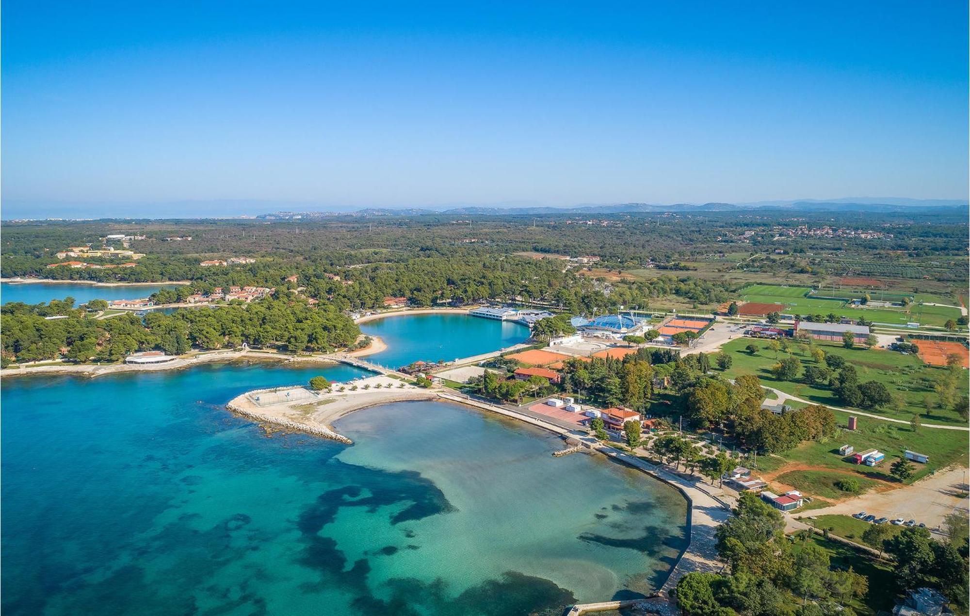 Stunning Apartment In Umag With Wifi Екстериор снимка
