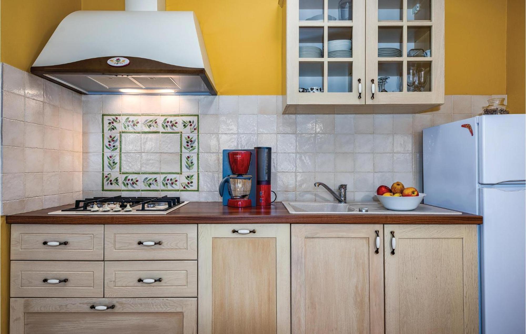 Stunning Apartment In Umag With Wifi Екстериор снимка