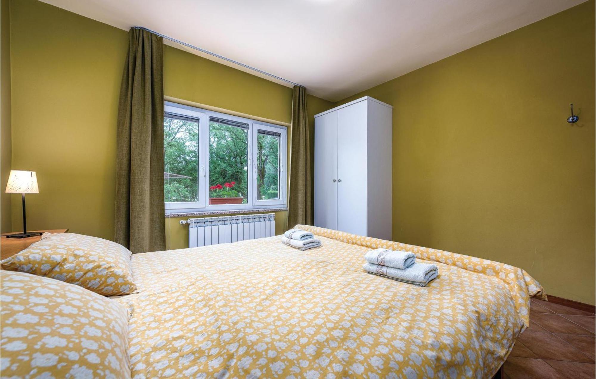 Stunning Apartment In Umag With Wifi Екстериор снимка