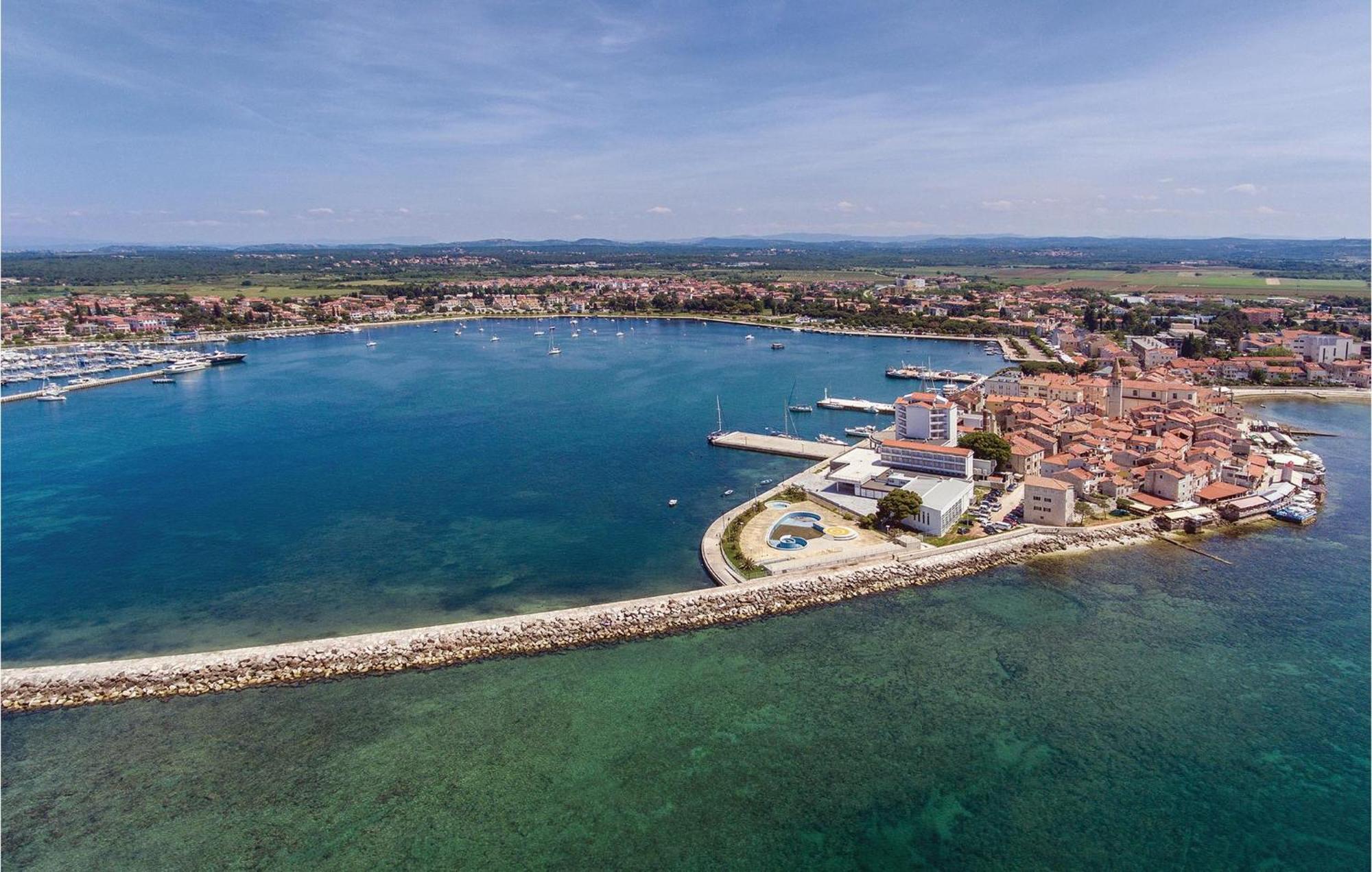 Stunning Apartment In Umag With Wifi Екстериор снимка